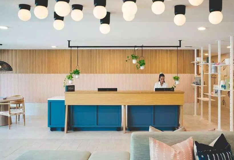 Hotel Hampton By Hilton Grand Cayman Seven Mile Beach