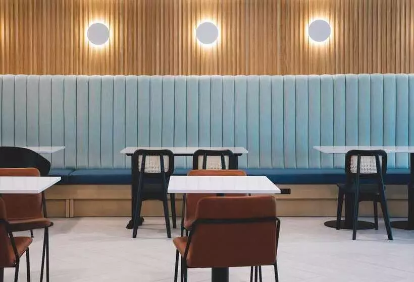 Hotel Hampton By Hilton Grand Cayman Seven Mile Beach