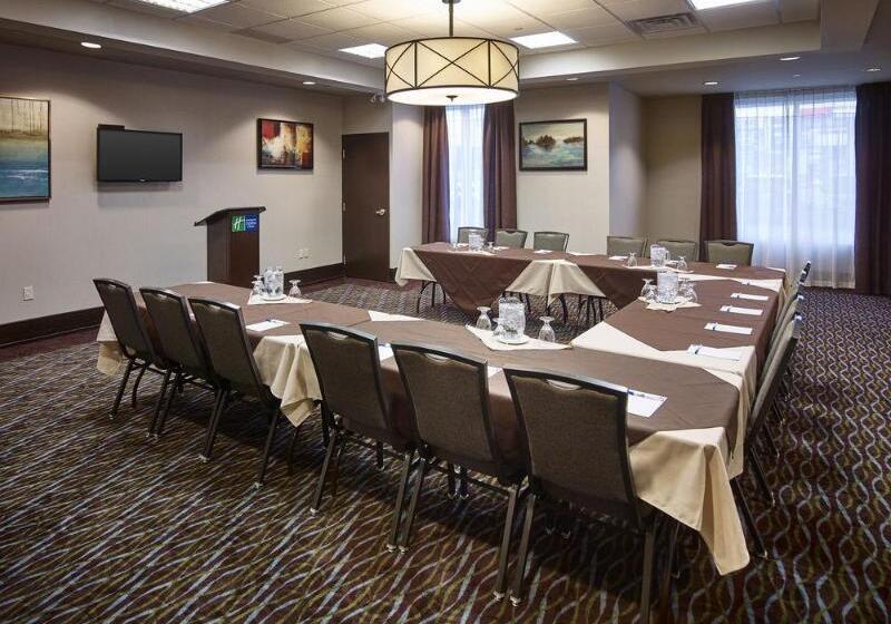 Hotel Holiday Inn Express And Suites Timmins, An Ihg