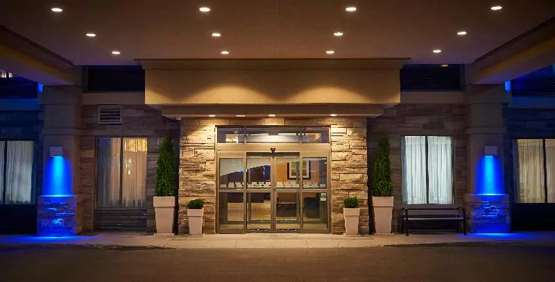 Отель Holiday Inn Express And Suites Timmins, An Ihg