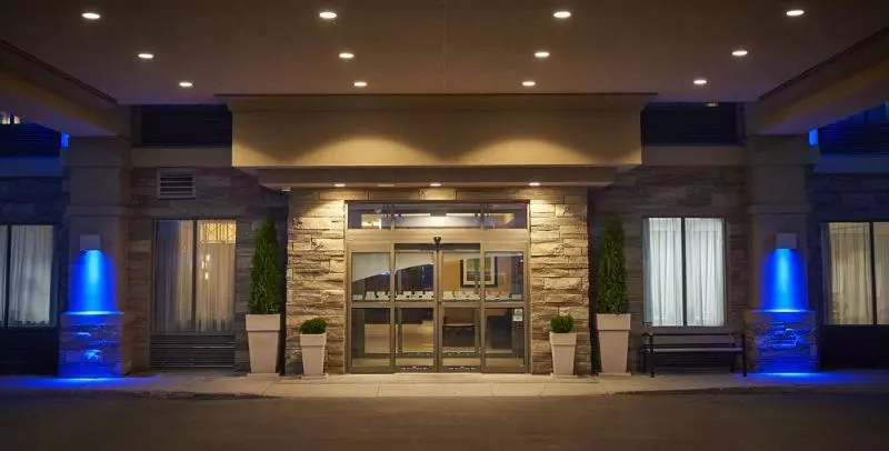 Отель Holiday Inn Express And Suites Timmins, An Ihg
