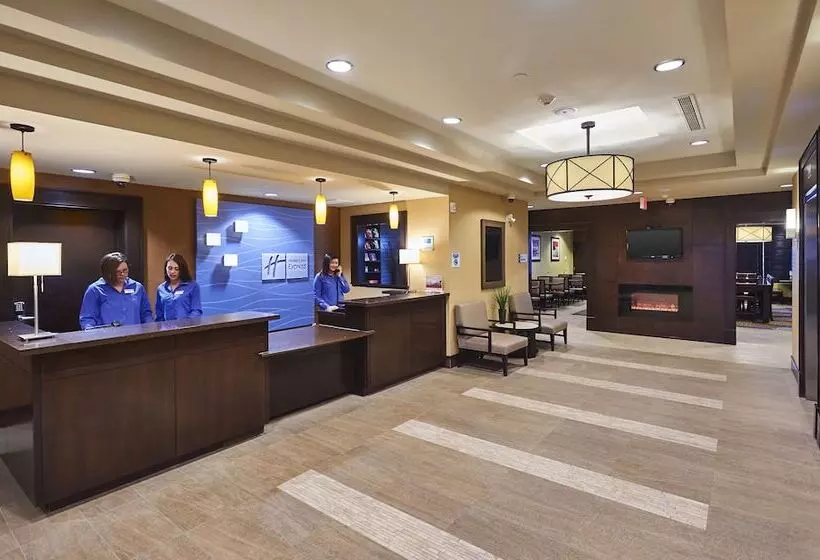 Отель Holiday Inn Express And Suites Timmins, An Ihg