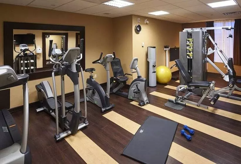 Отель Holiday Inn Express And Suites Timmins, An Ihg