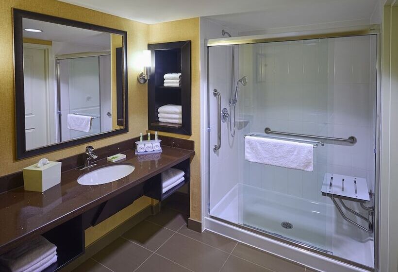 Hotel Holiday Inn Express And Suites Timmins, An Ihg