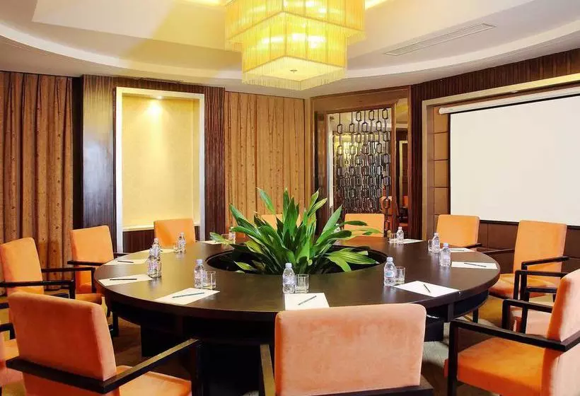 Отель Qiu Guo  Capital Airport