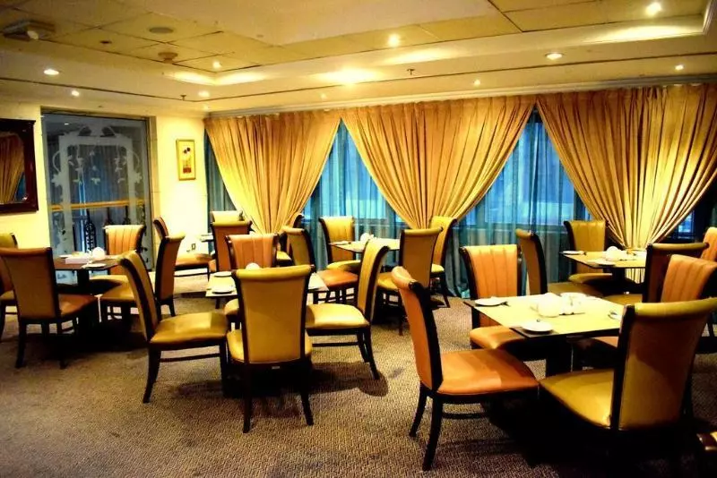 호텔 Nejoum Al Emarat