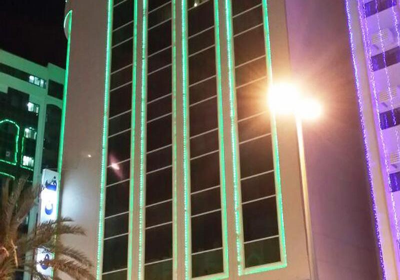 ホテル Nejoum Al Emarat