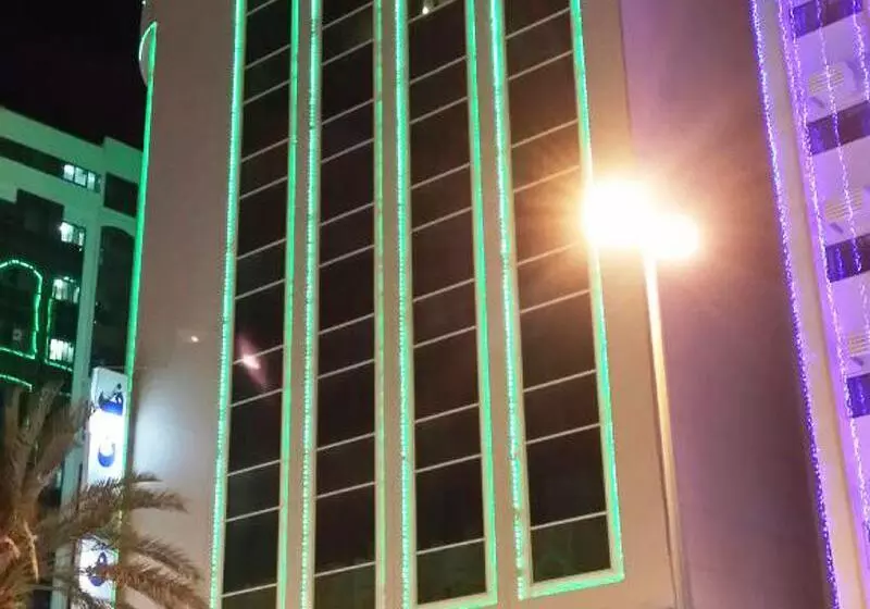 호텔 Nejoum Al Emarat