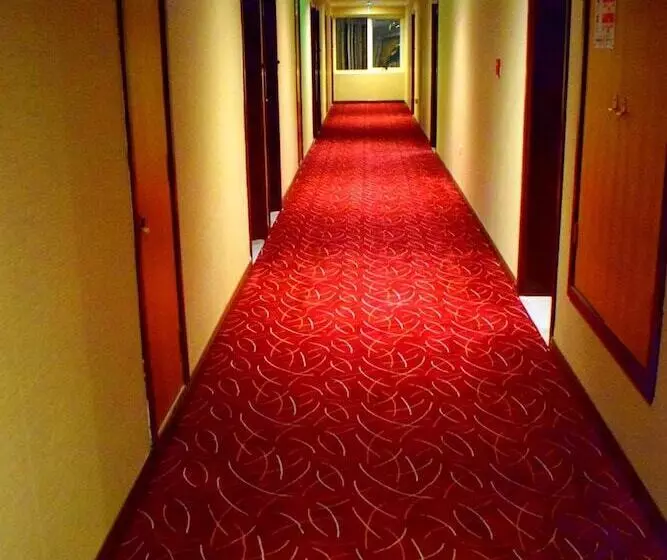 호텔 Nejoum Al Emarat