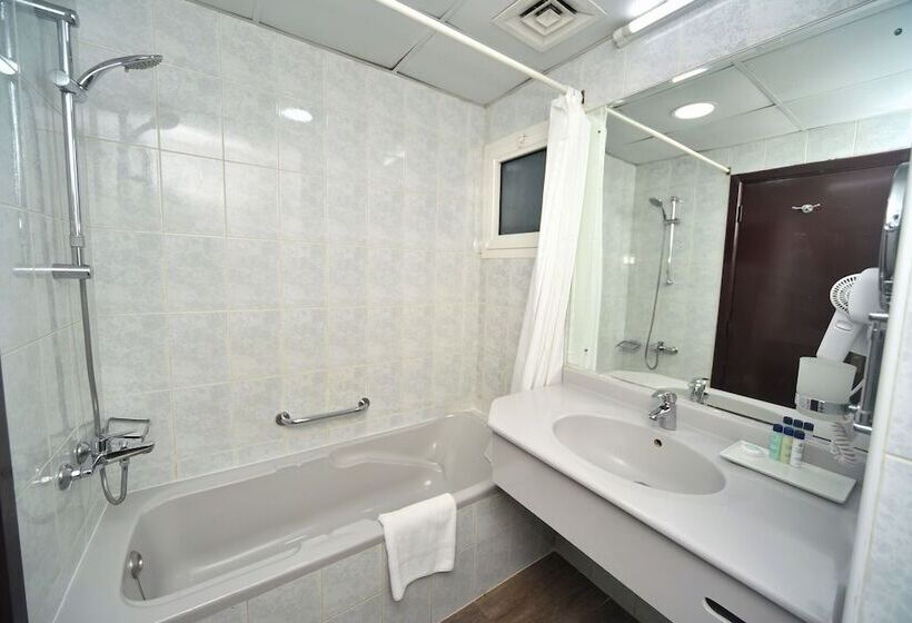 ホテル Nejoum Al Emarat