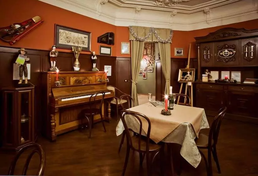 هتل Old Vienna