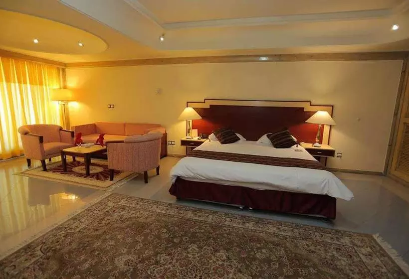 Hotelli Parsian Tourist Tous