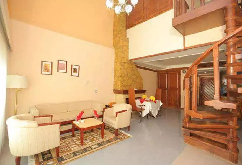 Hotelli Parsian Tourist Tous