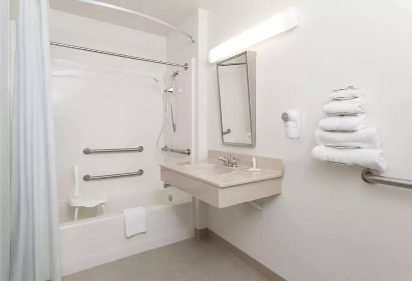 فندق Super 8 By Wyndham Alma