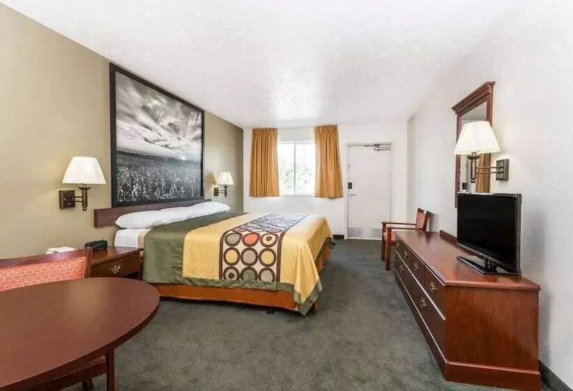 فندق Super 8 By Wyndham Alma