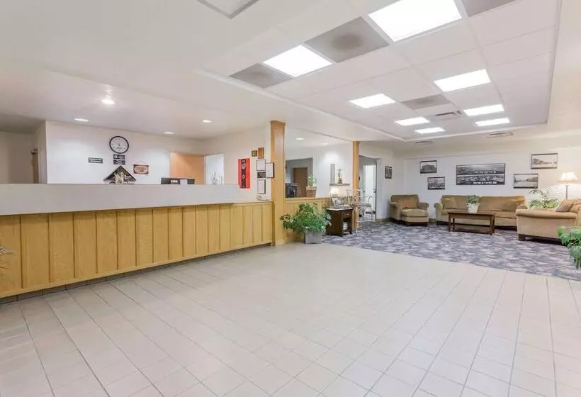 فندق Super 8 By Wyndham Alma