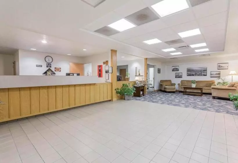 فندق Super 8 By Wyndham Alma