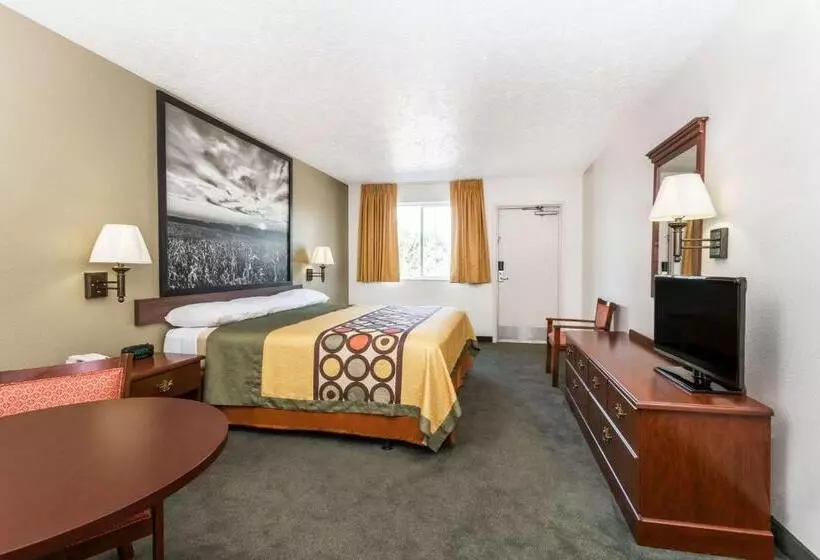 فندق Super 8 By Wyndham Alma