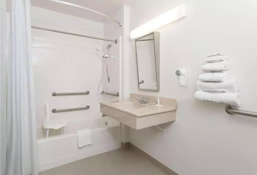 فندق Super 8 By Wyndham Alma