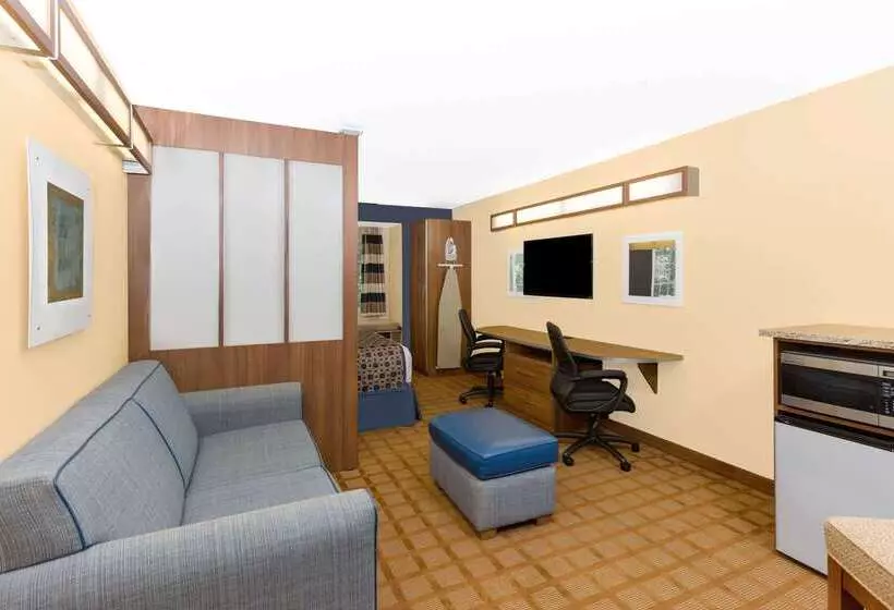 Microtel Inn & Suites Kearney