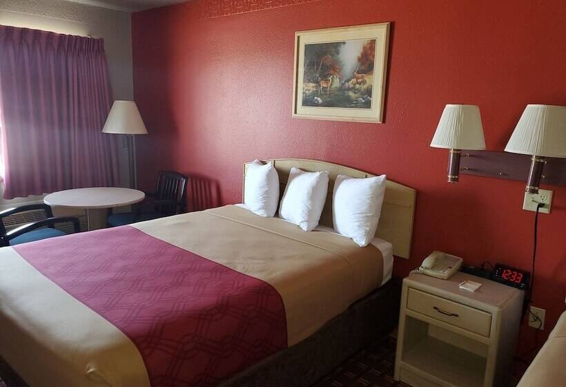 モーテル Spencer Inn And Suites