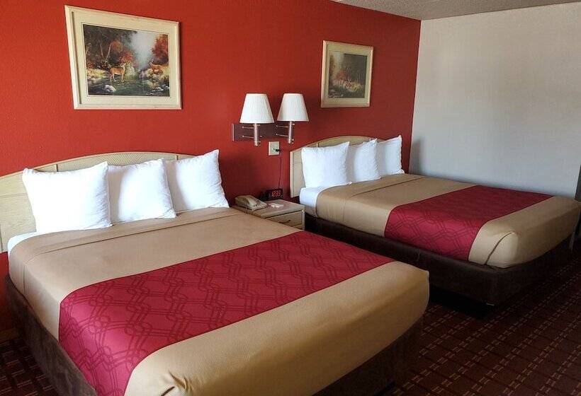 モーテル Spencer Inn And Suites