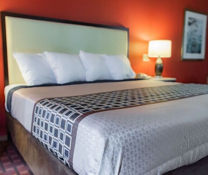 モーテル Spencer Inn And Suites