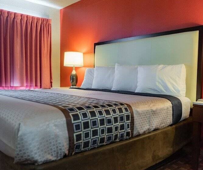 モーテル Spencer Inn And Suites