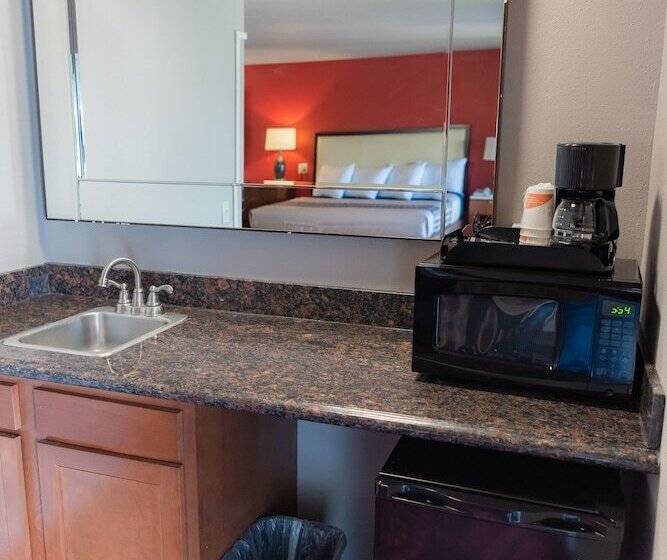 モーテル Spencer Inn And Suites