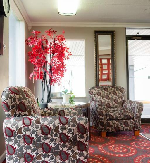 モーテル Spencer Inn And Suites