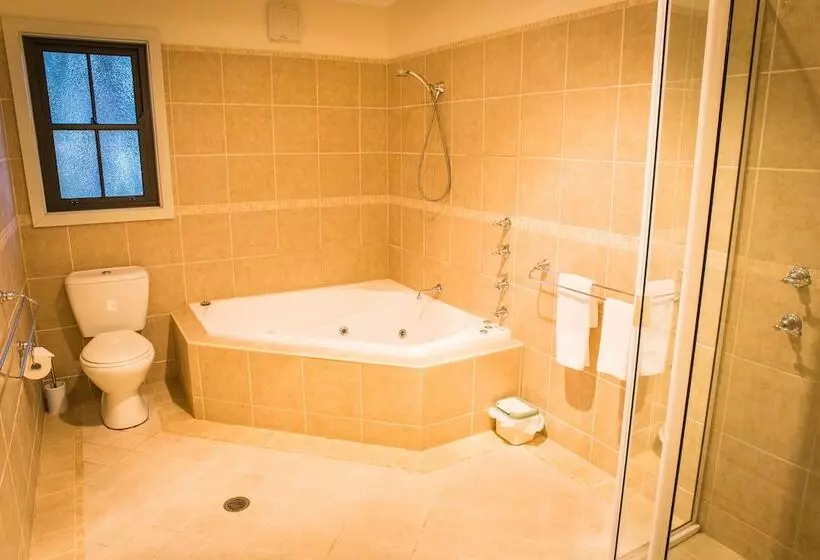 Whispering Pines Cottages