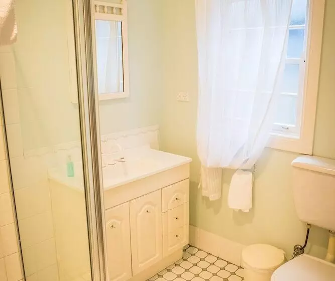 Whispering Pines Cottages