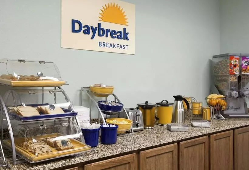 Days Inn & Suites By Wyndham Columbus Ne