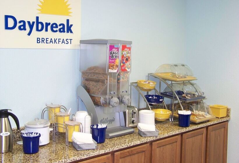 Days Inn & Suites By Wyndham Columbus Ne