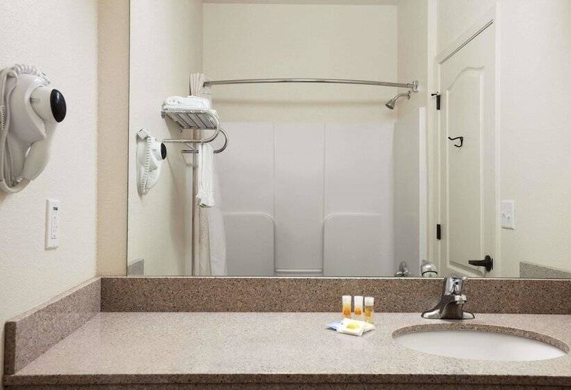 Days Inn & Suites By Wyndham Columbus Ne