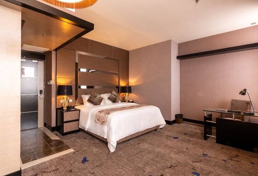 Hotel New World Suites