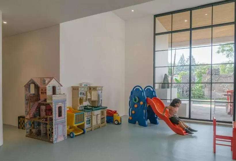 Отель Novus Giri Resort & Spa