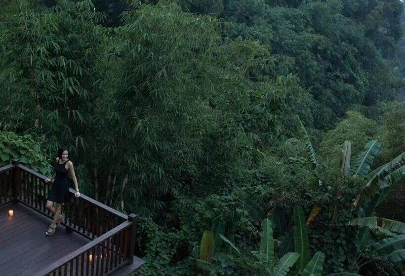 Отель Novus Giri Resort & Spa