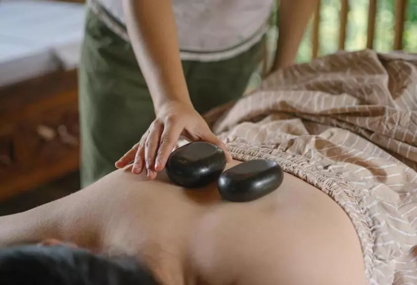 Отель Novus Giri Resort & Spa