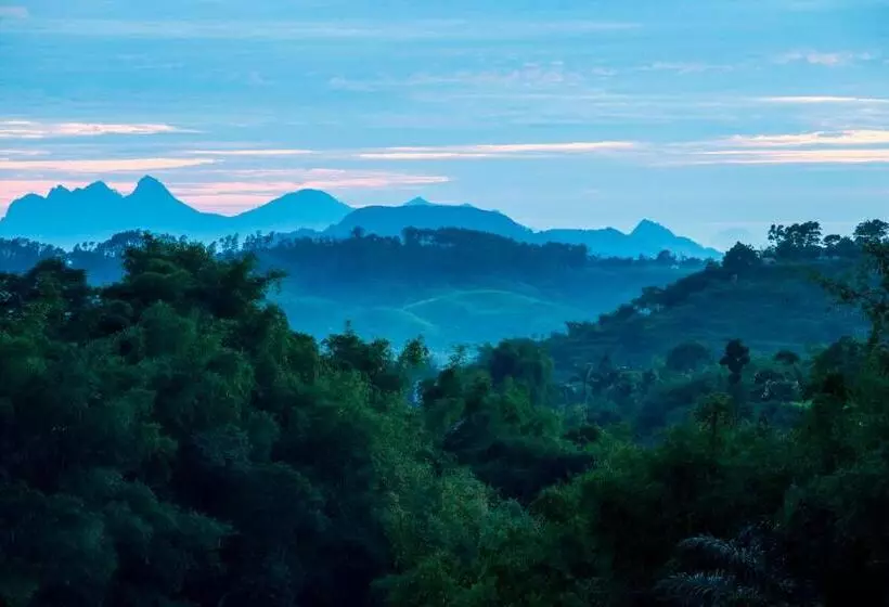 Отель Novus Giri Resort & Spa