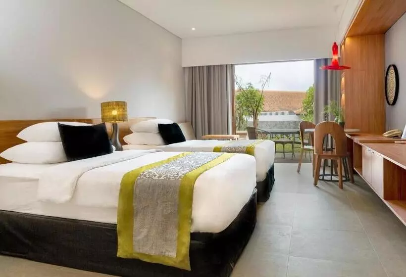 Отель Novus Giri Resort & Spa