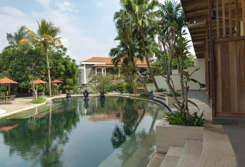 Отель Novus Giri Resort & Spa