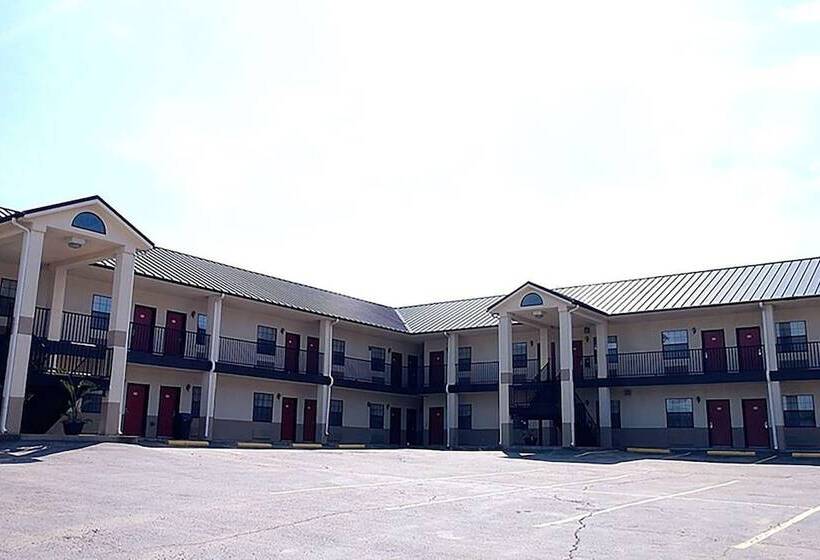 Отель Hiway Inn Express Kiowa