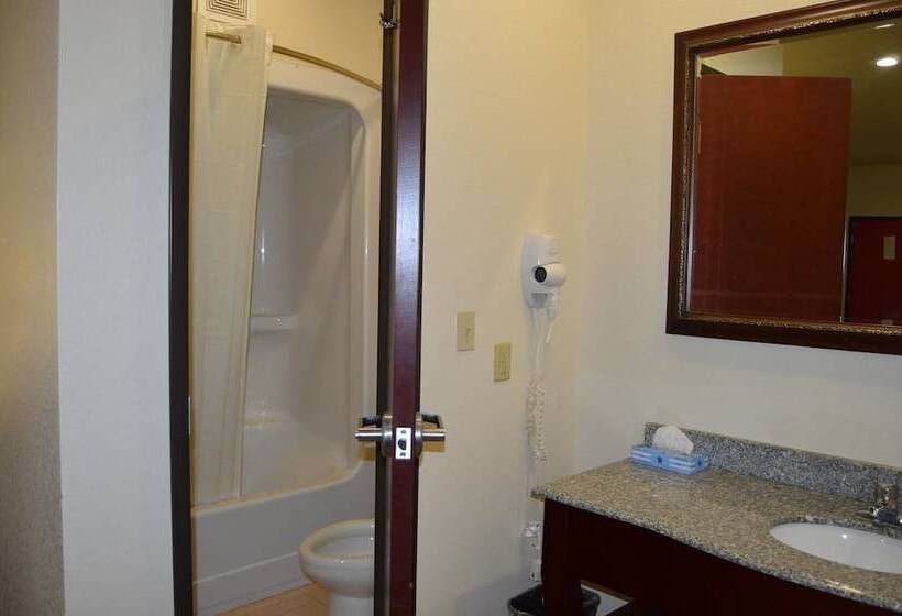 Отель Hiway Inn Express Kiowa