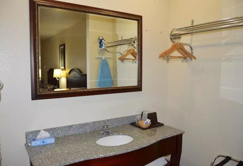 호텔 Hiway Inn Express Kiowa