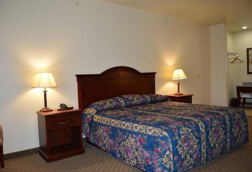 Отель Hiway Inn Express Kiowa