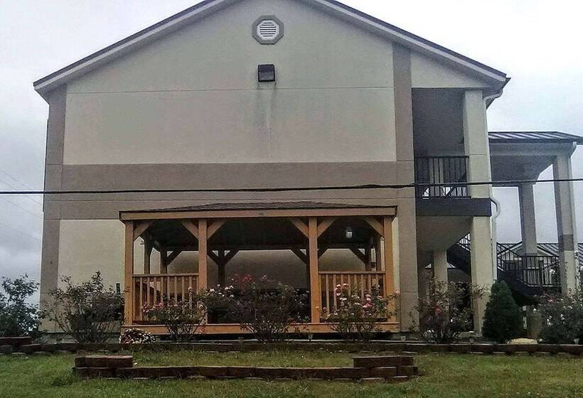 Отель Hiway Inn Express Kiowa