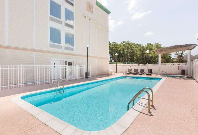 فندق Wingate By Wyndham Southport