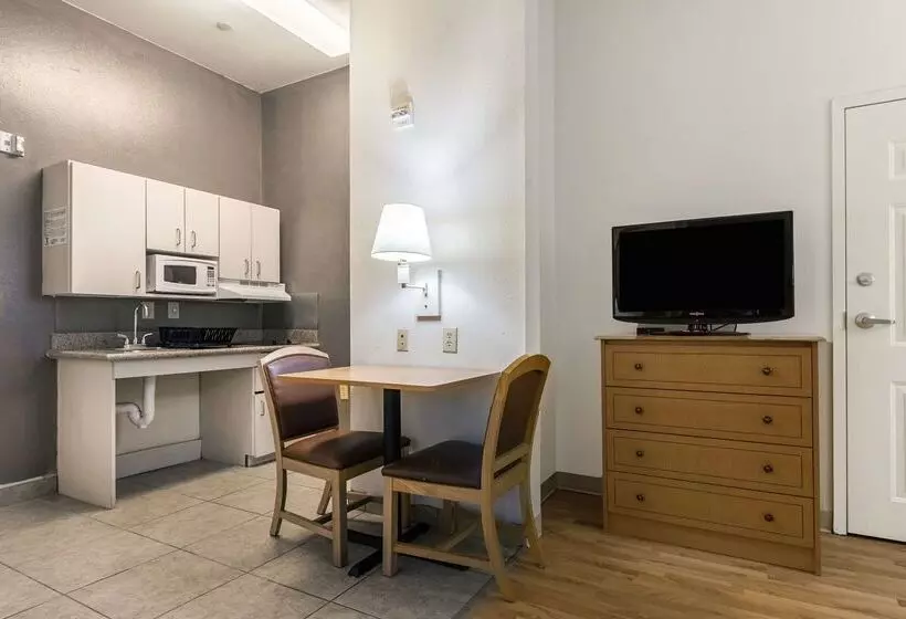 Studio 6lafayette, La Broussard