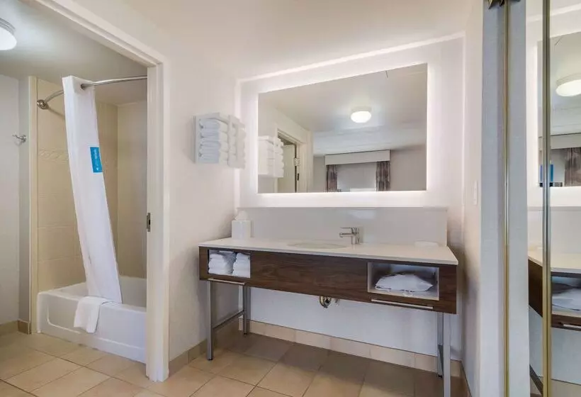 Hampton Inn & Suites Plattsburgh